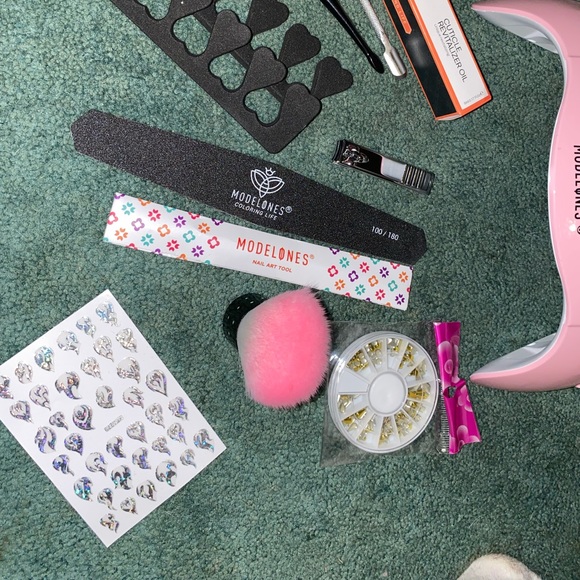 Modelones Gel Polish Kit - Picture 2 of 2